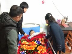 感谢家人们回到小棉袄慰问父母们